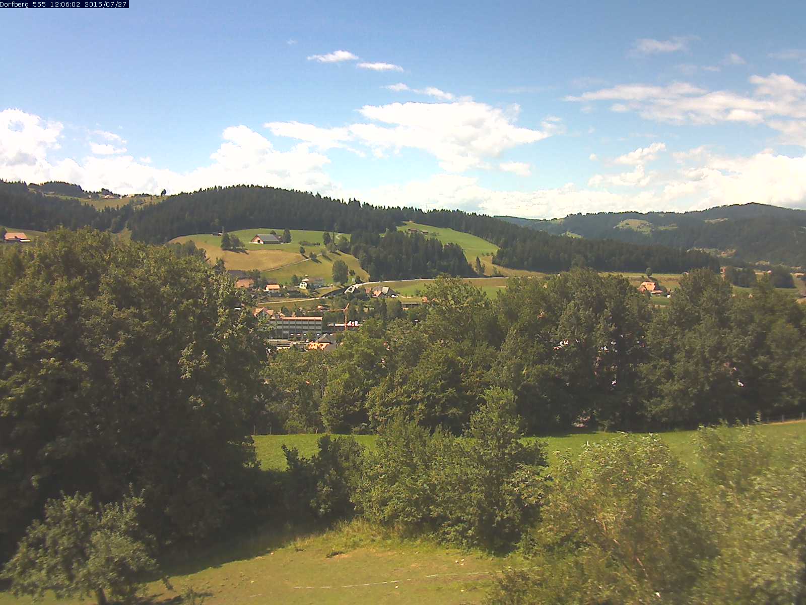Webcam-Bild: Aussicht vom Dorfberg in Langnau 20150727-120601