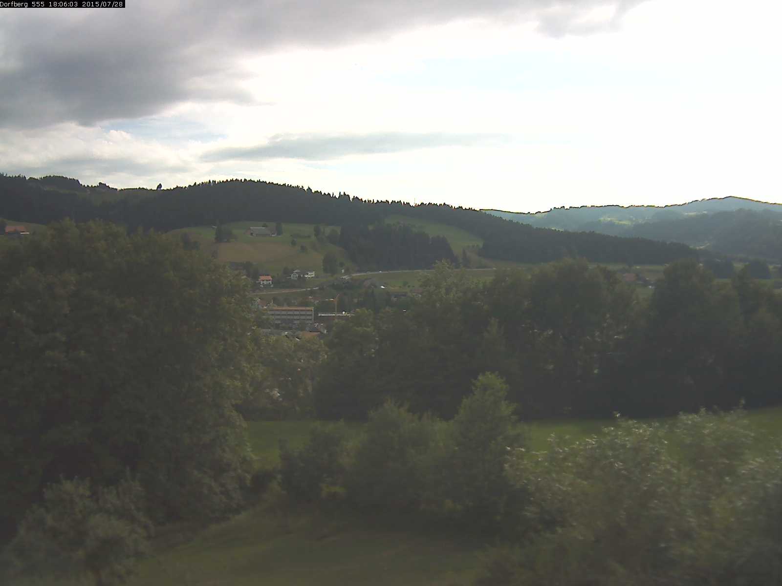 Webcam-Bild: Aussicht vom Dorfberg in Langnau 20150728-180601