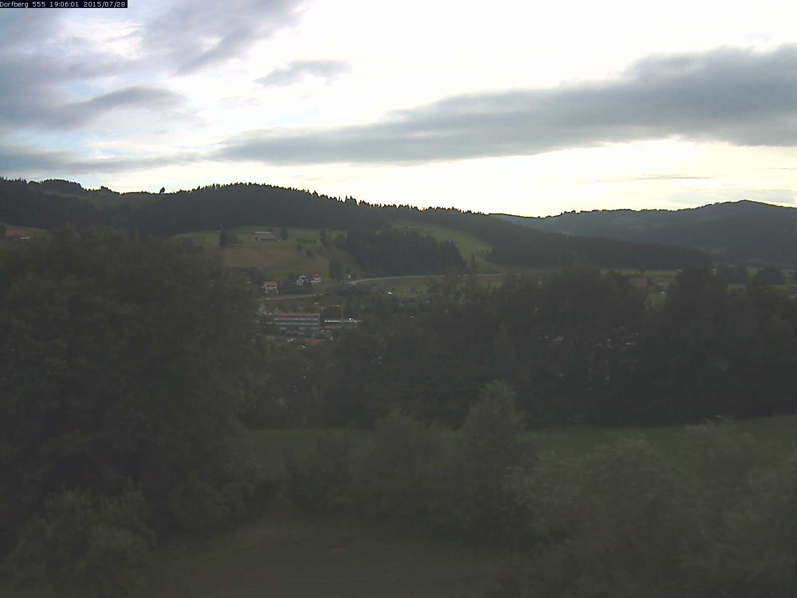 Webcam-Bild: Aussicht vom Dorfberg in Langnau 20150728-190601