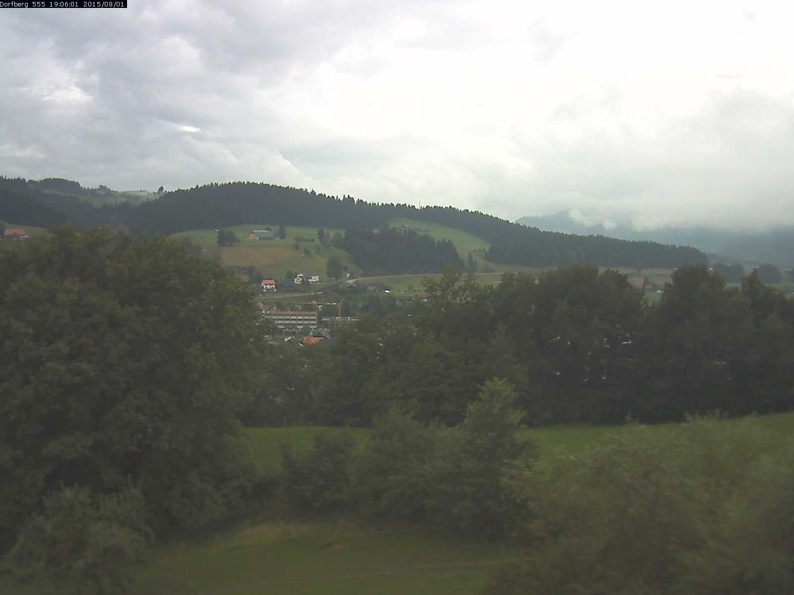 Webcam-Bild: Aussicht vom Dorfberg in Langnau 20150801-190601