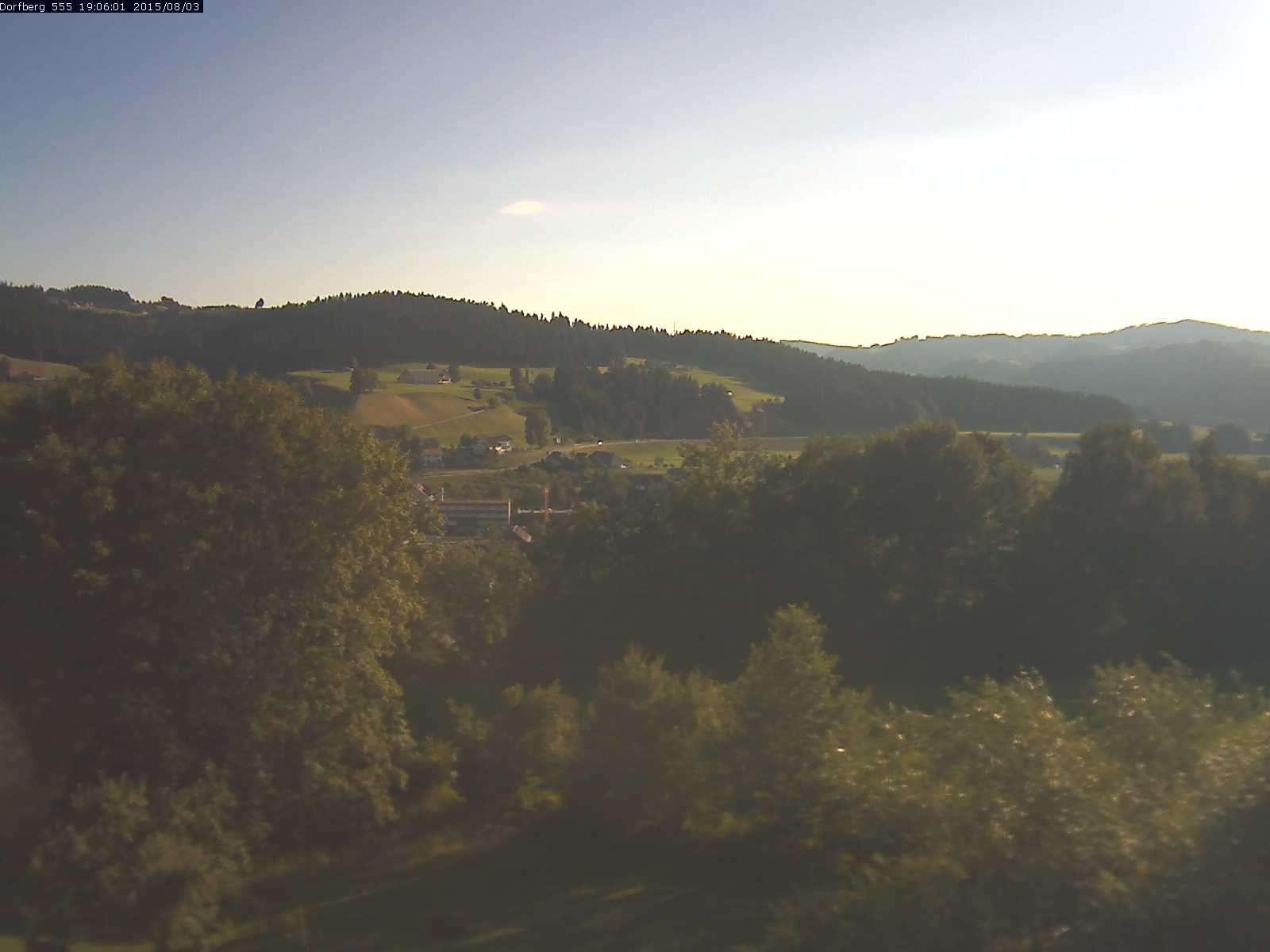Webcam-Bild: Aussicht vom Dorfberg in Langnau 20150803-190601