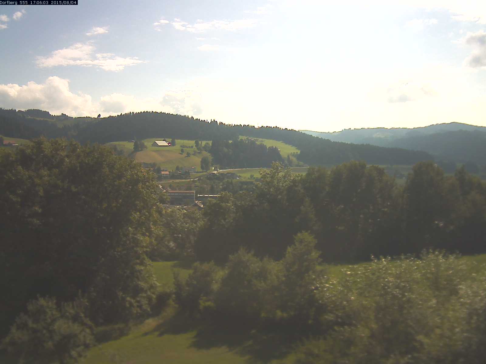 Webcam-Bild: Aussicht vom Dorfberg in Langnau 20150804-170601