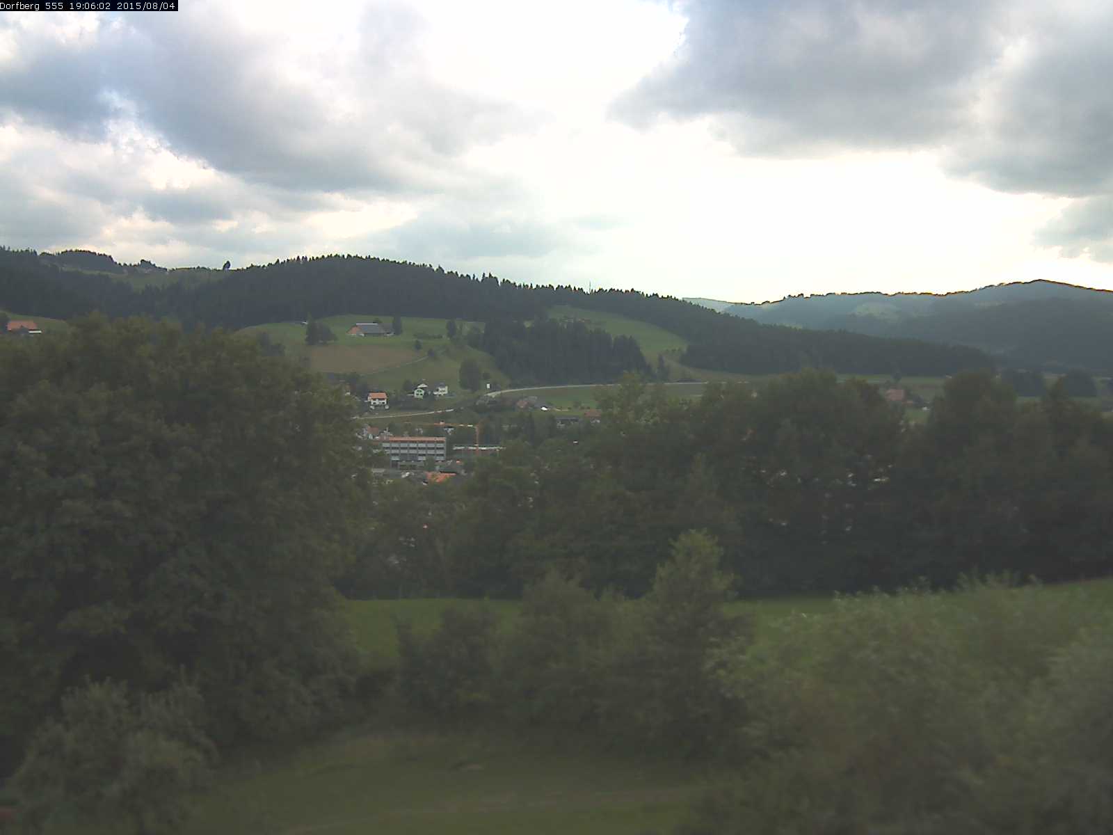 Webcam-Bild: Aussicht vom Dorfberg in Langnau 20150804-190601