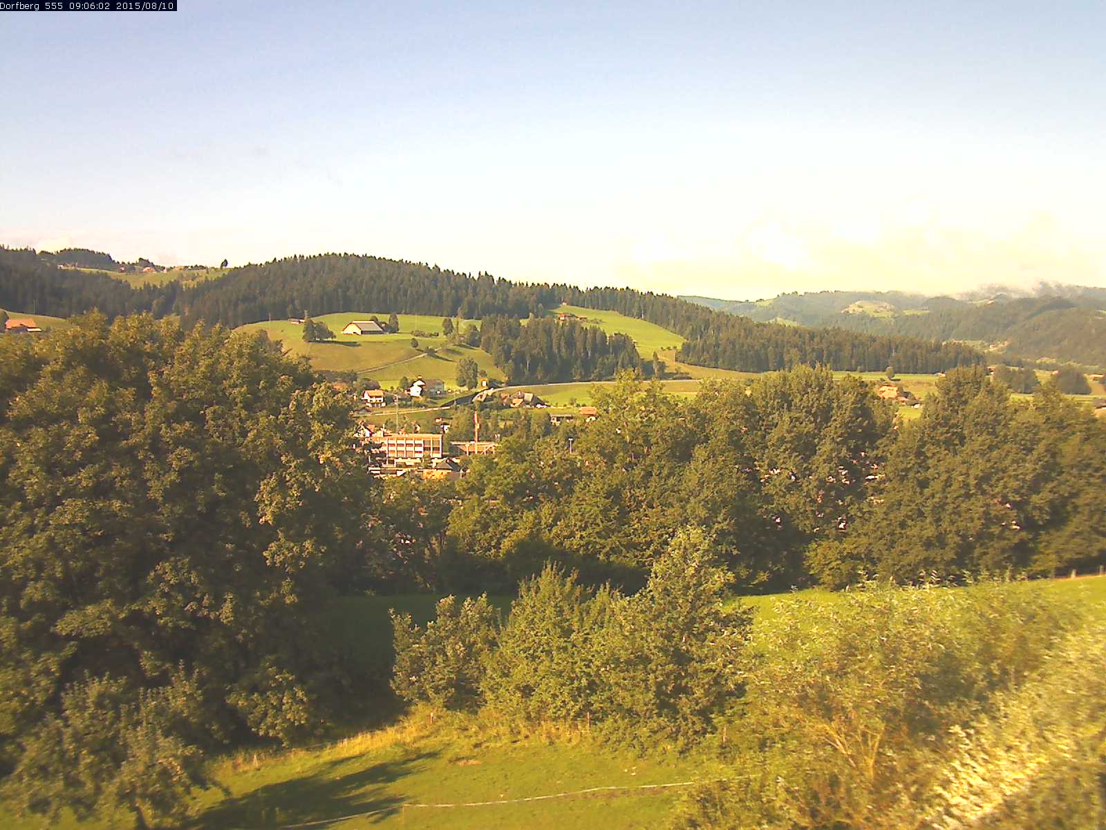 Webcam-Bild: Aussicht vom Dorfberg in Langnau 20150810-090601