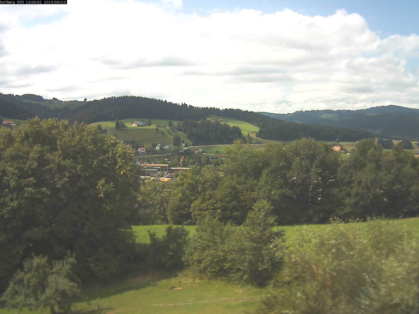 Webcam-Bild: Aussicht vom Dorfberg in Langnau 20150810-120601