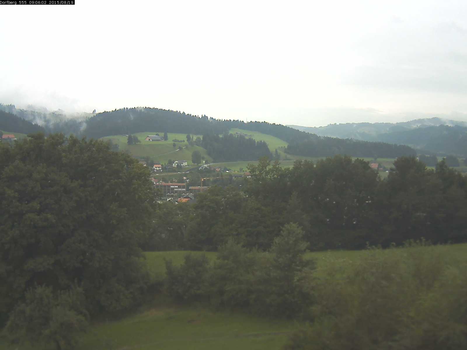 Webcam-Bild: Aussicht vom Dorfberg in Langnau 20150819-090601