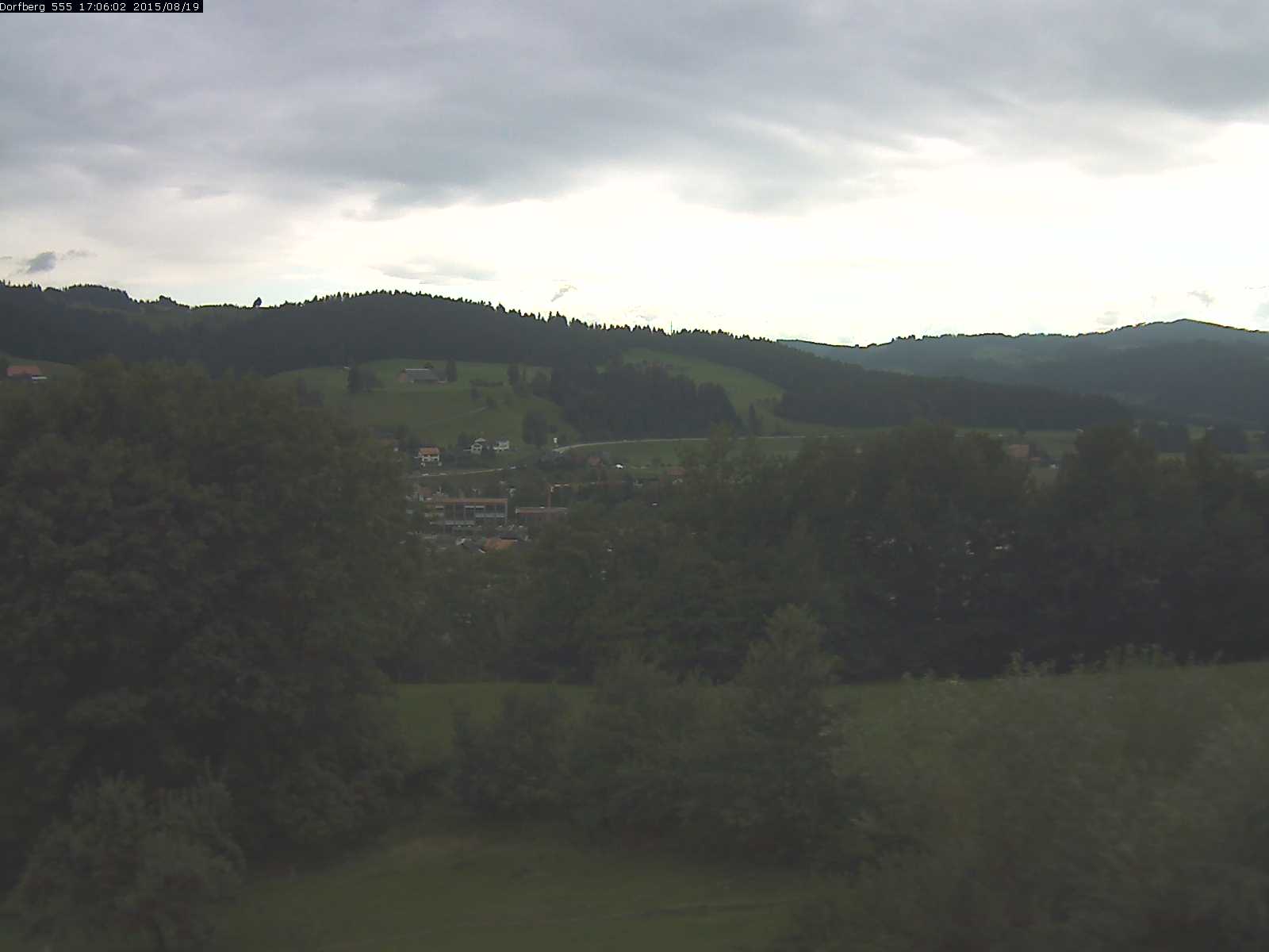 Webcam-Bild: Aussicht vom Dorfberg in Langnau 20150819-170601