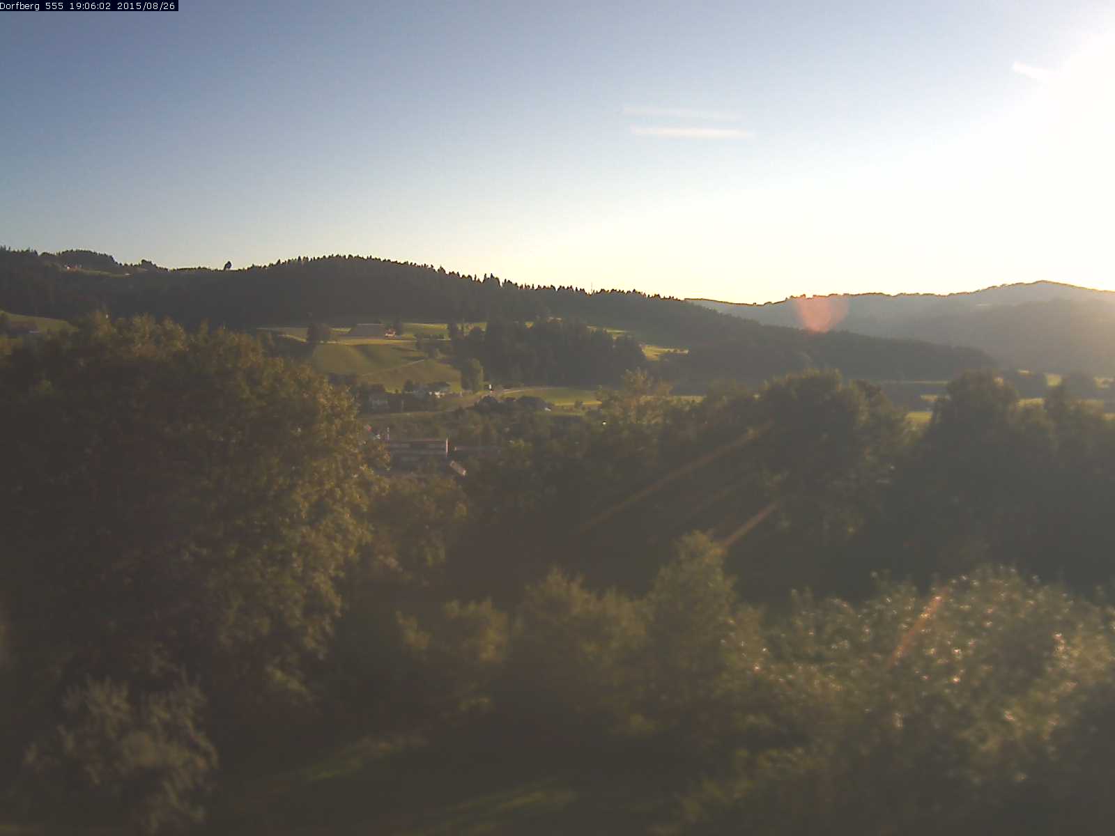 Webcam-Bild: Aussicht vom Dorfberg in Langnau 20150826-190601