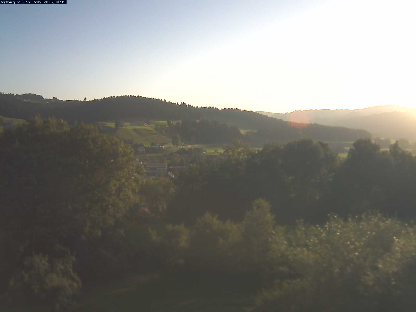 Webcam-Bild: Aussicht vom Dorfberg in Langnau 20150831-190601