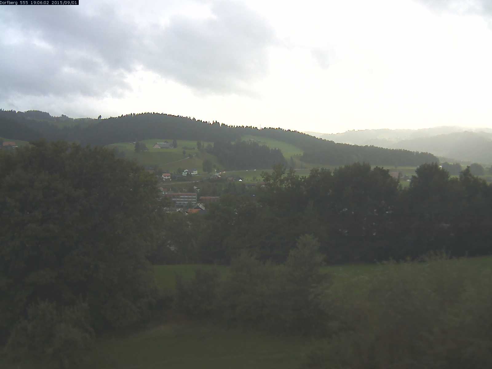 Webcam-Bild: Aussicht vom Dorfberg in Langnau 20150901-190601