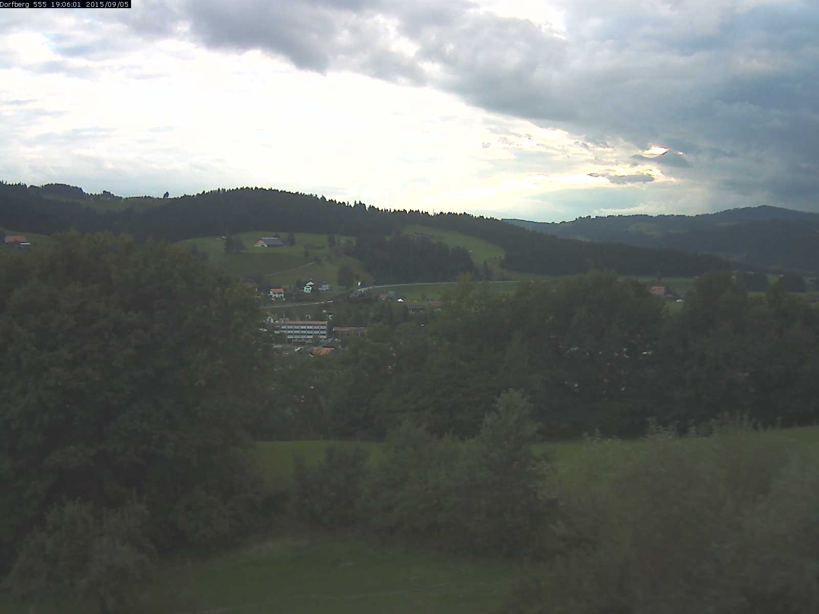 Webcam-Bild: Aussicht vom Dorfberg in Langnau 20150905-190601