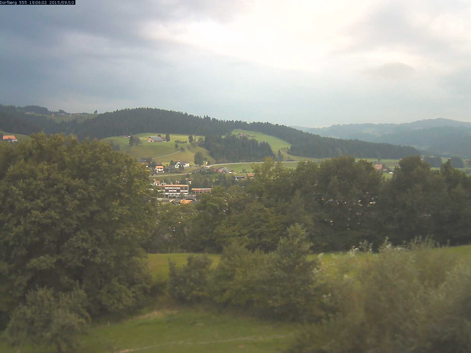 Webcam-Bild: Aussicht vom Dorfberg in Langnau 20150910-190601