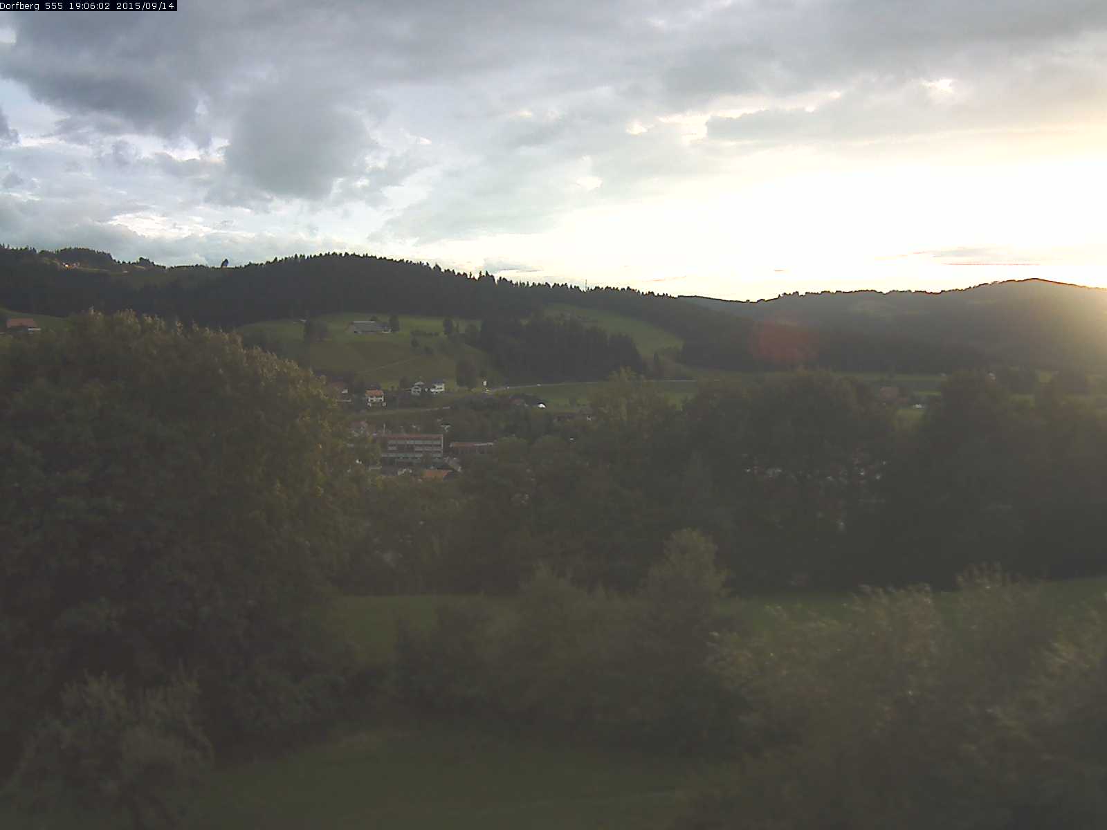 Webcam-Bild: Aussicht vom Dorfberg in Langnau 20150914-190601
