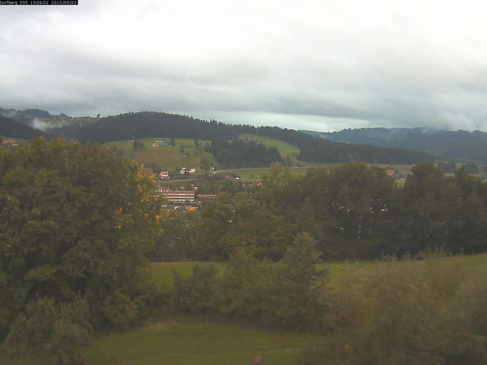 Webcam-Bild: Aussicht vom Dorfberg in Langnau 20150923-190601