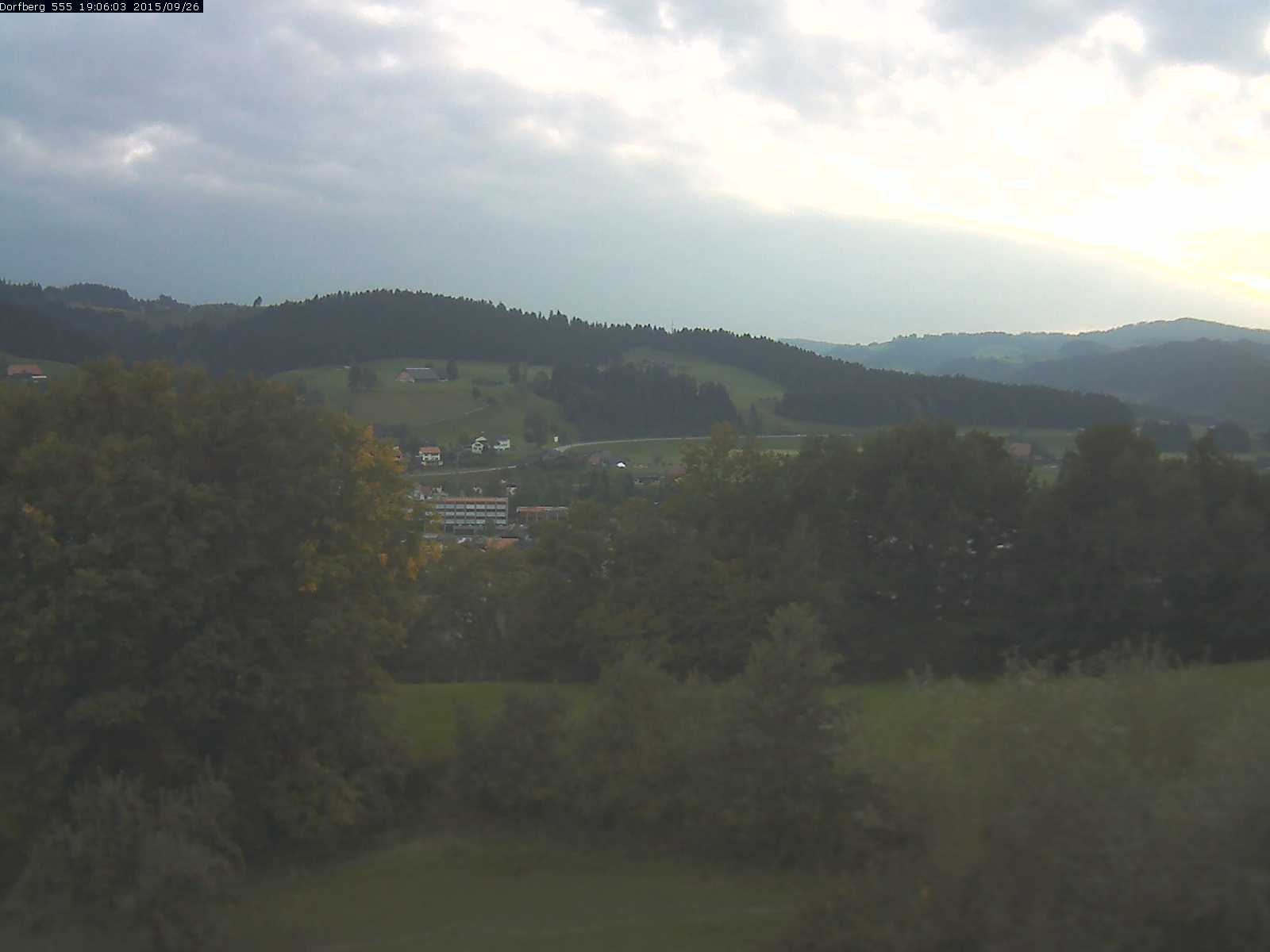 Webcam-Bild: Aussicht vom Dorfberg in Langnau 20150926-190601