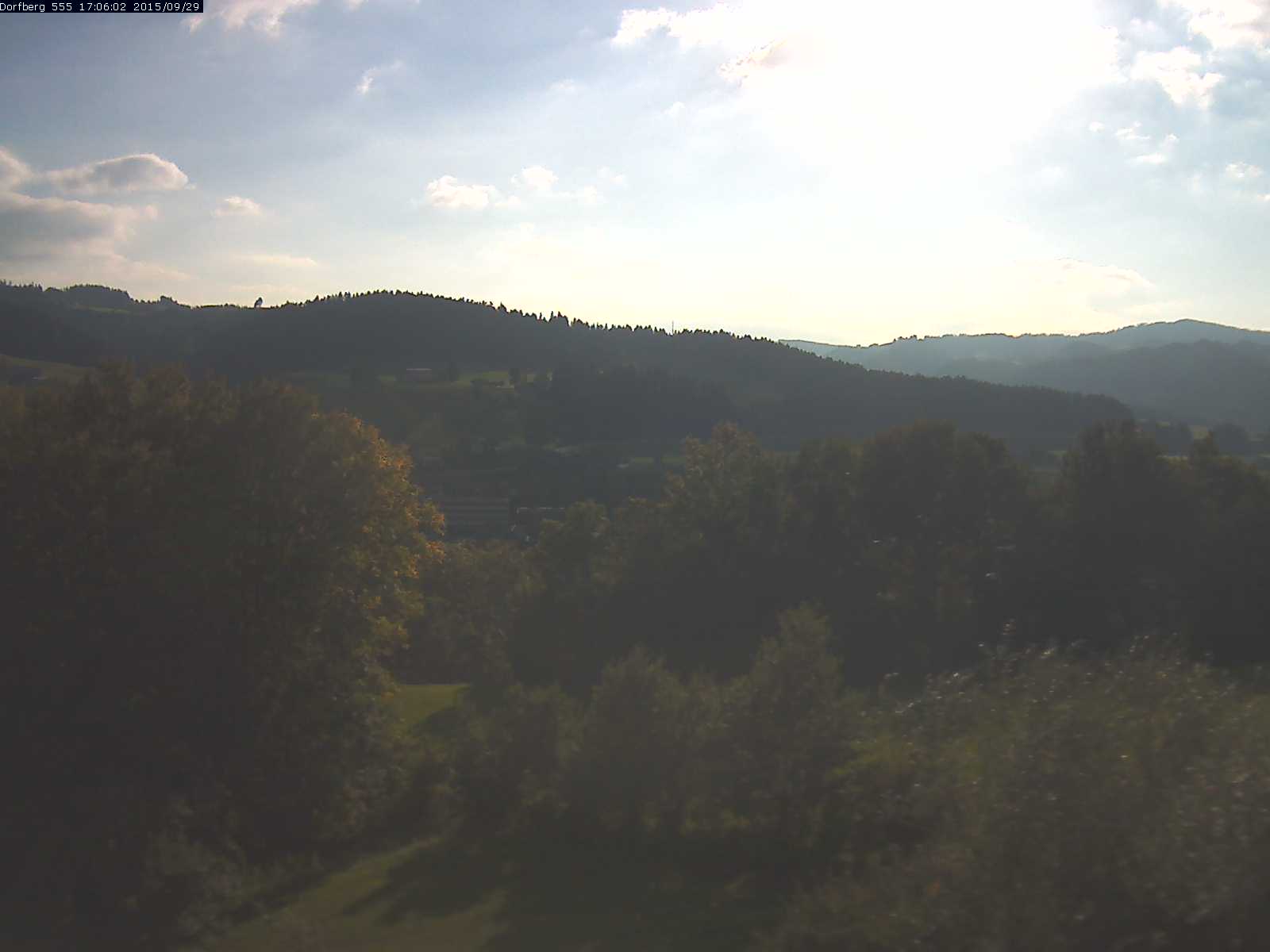 Webcam-Bild: Aussicht vom Dorfberg in Langnau 20150929-170601