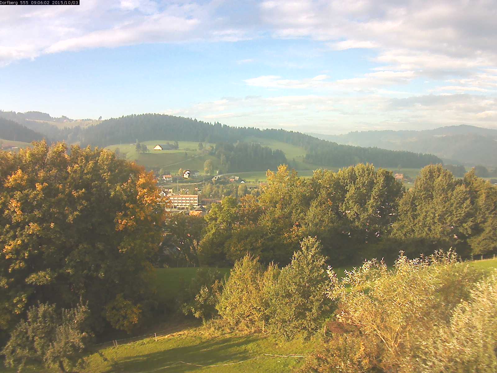 Webcam-Bild: Aussicht vom Dorfberg in Langnau 20151003-090601