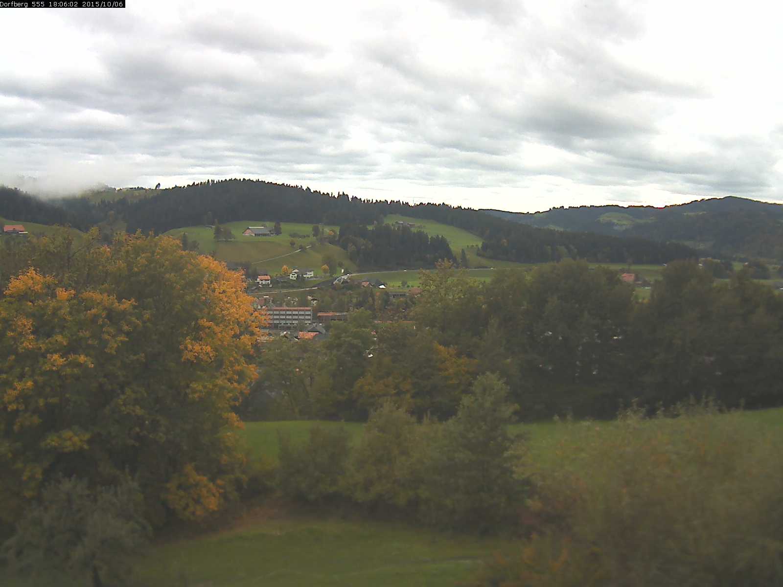 Webcam-Bild: Aussicht vom Dorfberg in Langnau 20151006-180601