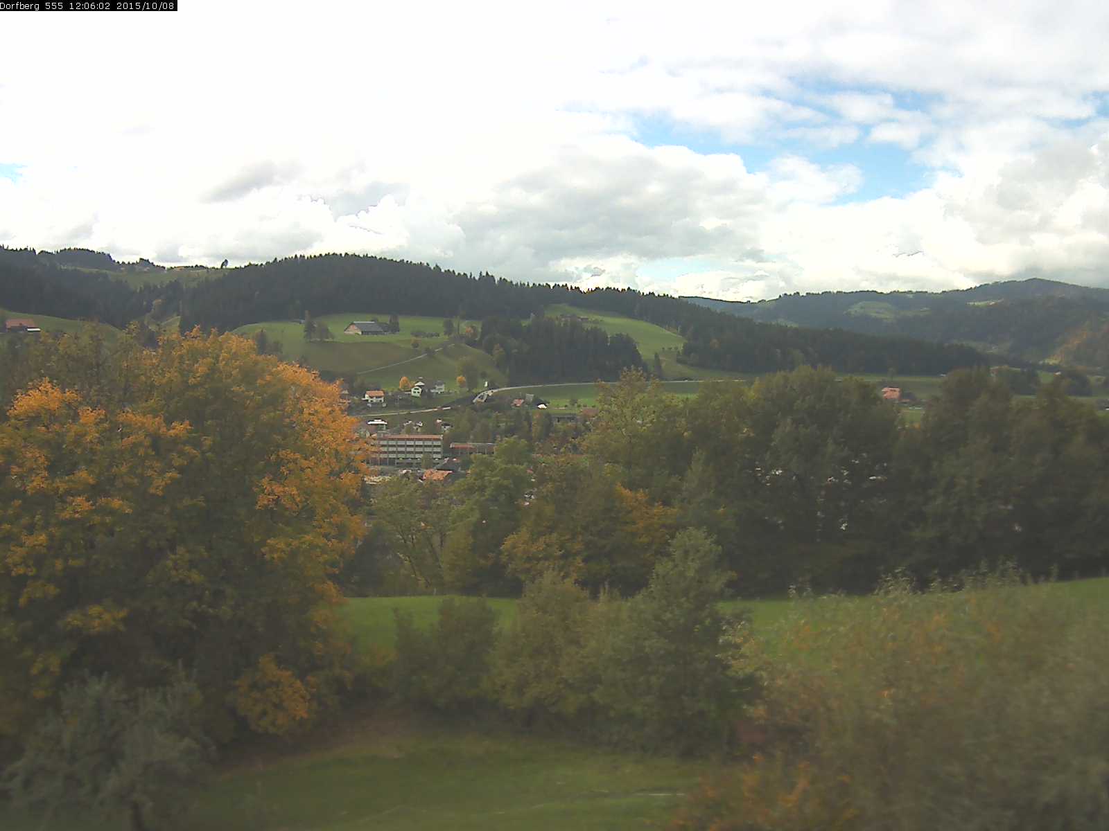 Webcam-Bild: Aussicht vom Dorfberg in Langnau 20151008-120601