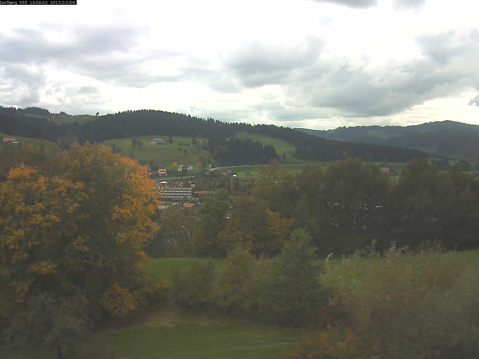 Webcam-Bild: Aussicht vom Dorfberg in Langnau 20151008-160601