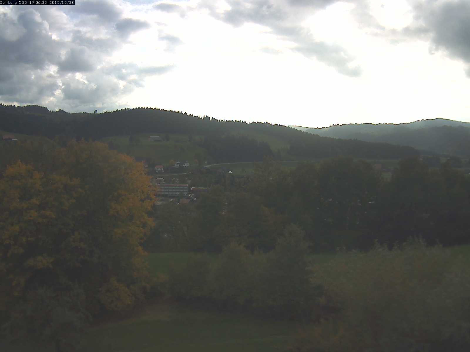 Webcam-Bild: Aussicht vom Dorfberg in Langnau 20151008-170601