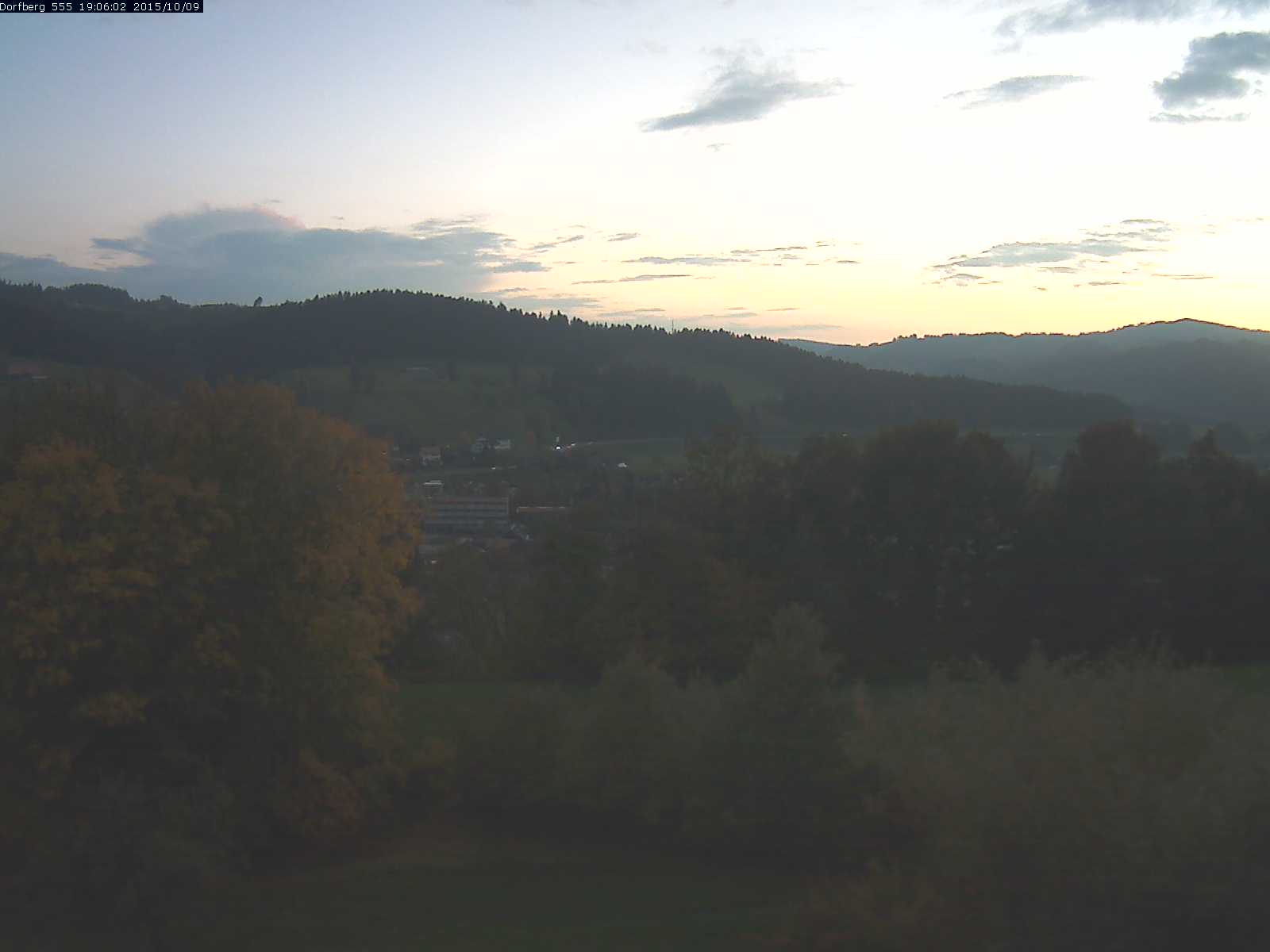 Webcam-Bild: Aussicht vom Dorfberg in Langnau 20151009-190601