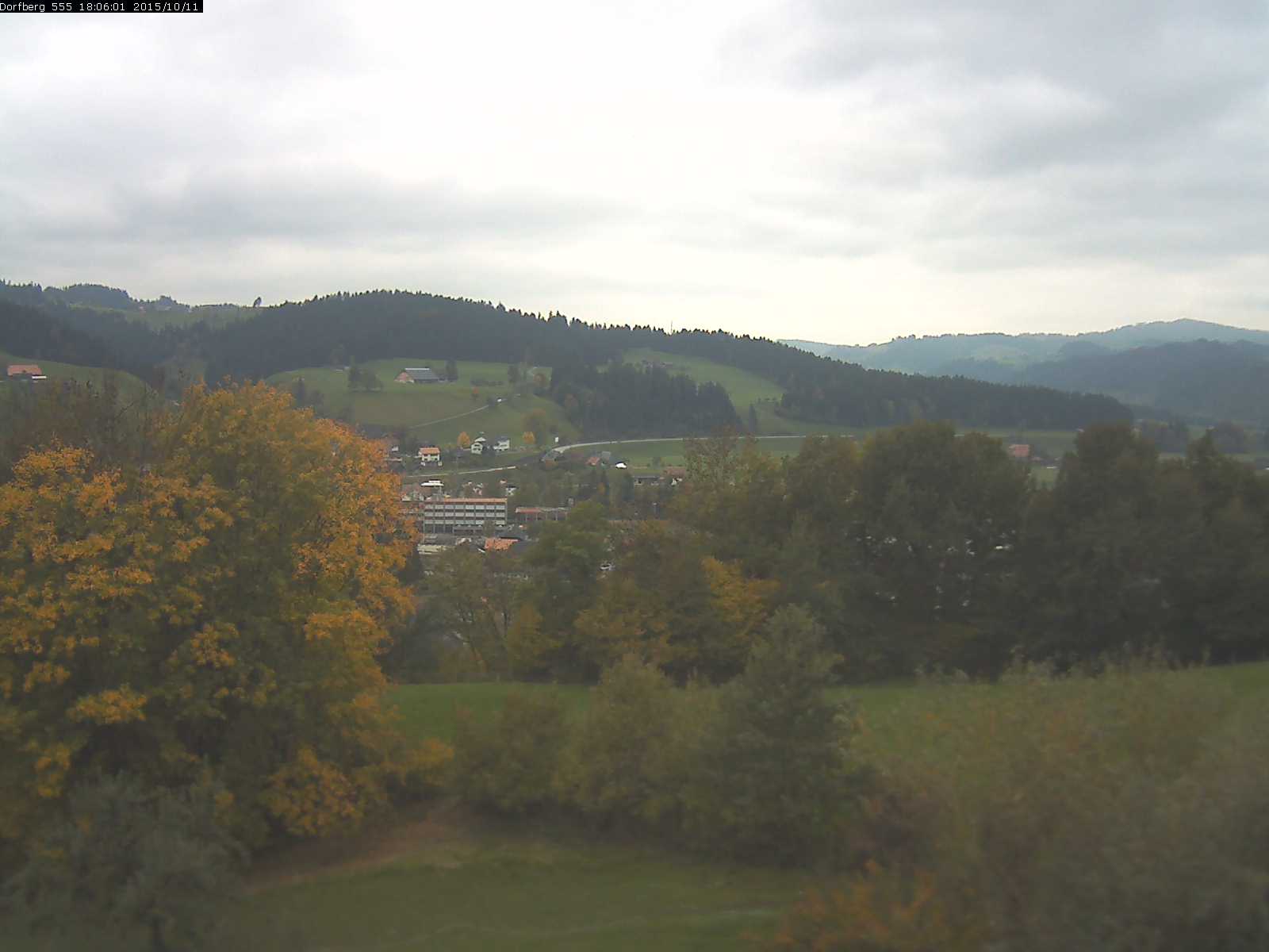 Webcam-Bild: Aussicht vom Dorfberg in Langnau 20151011-180601