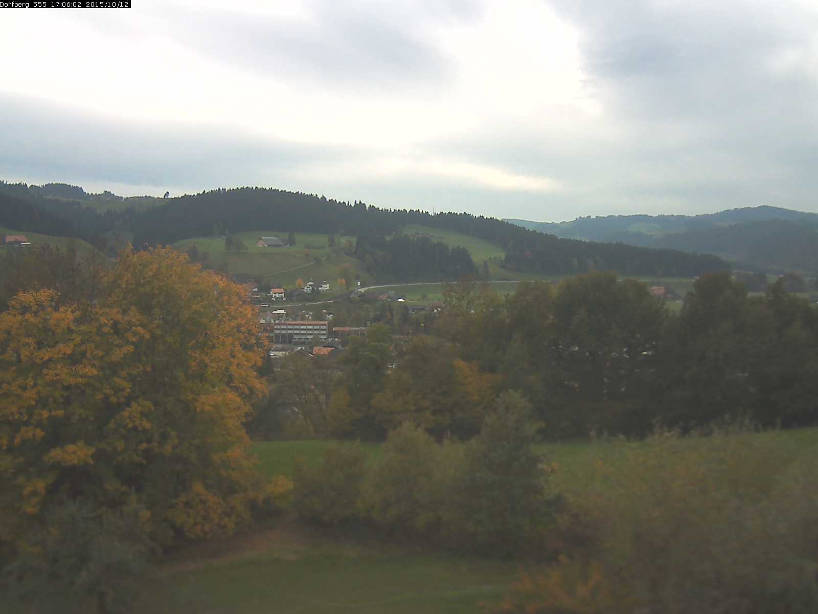 Webcam-Bild: Aussicht vom Dorfberg in Langnau 20151012-170601