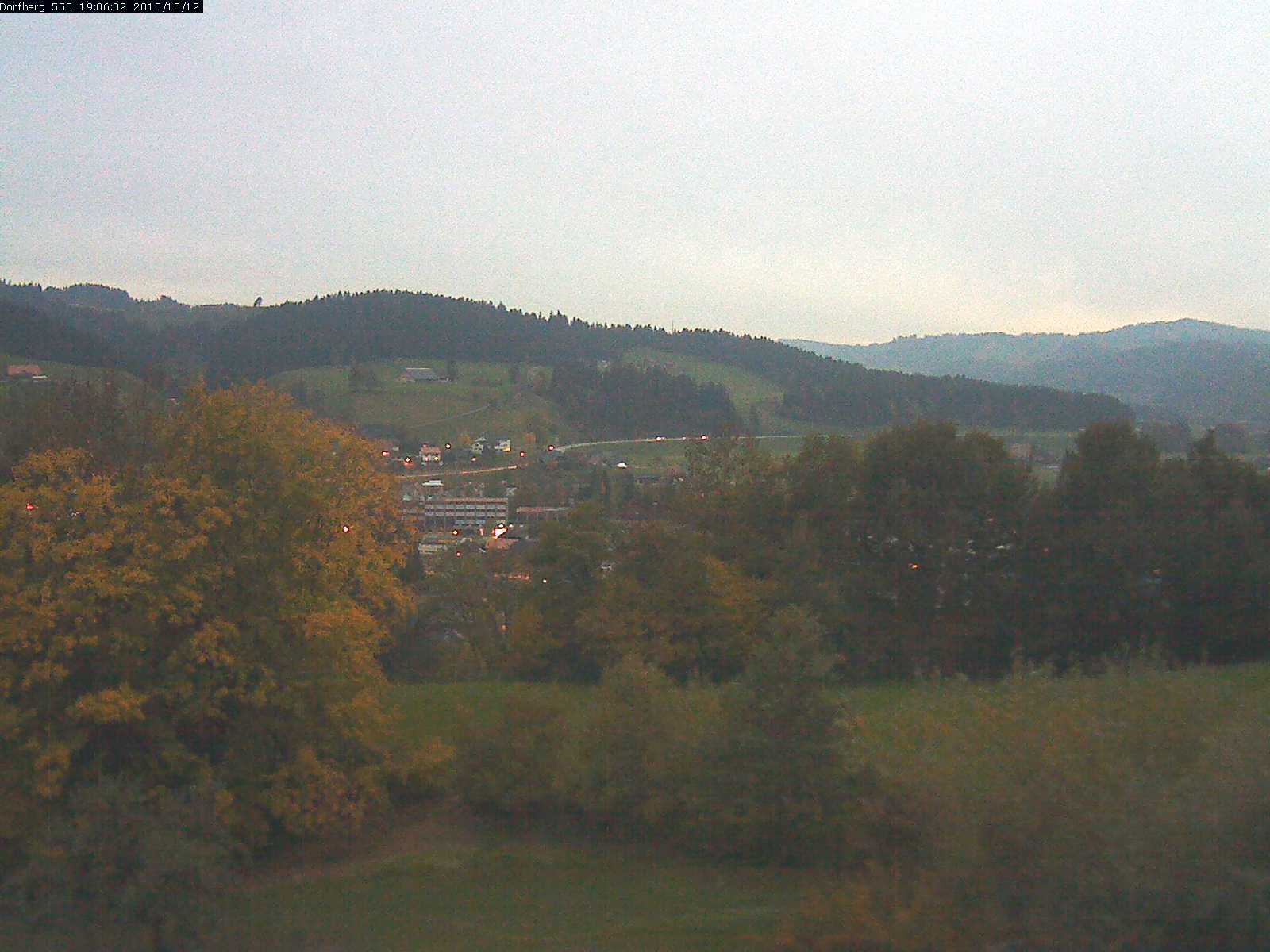 Webcam-Bild: Aussicht vom Dorfberg in Langnau 20151012-190601