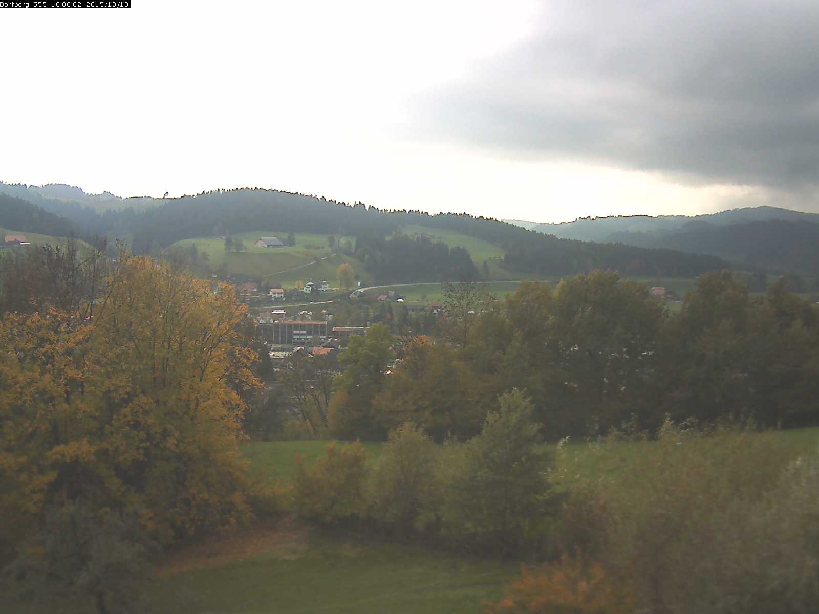 Webcam-Bild: Aussicht vom Dorfberg in Langnau 20151019-160601