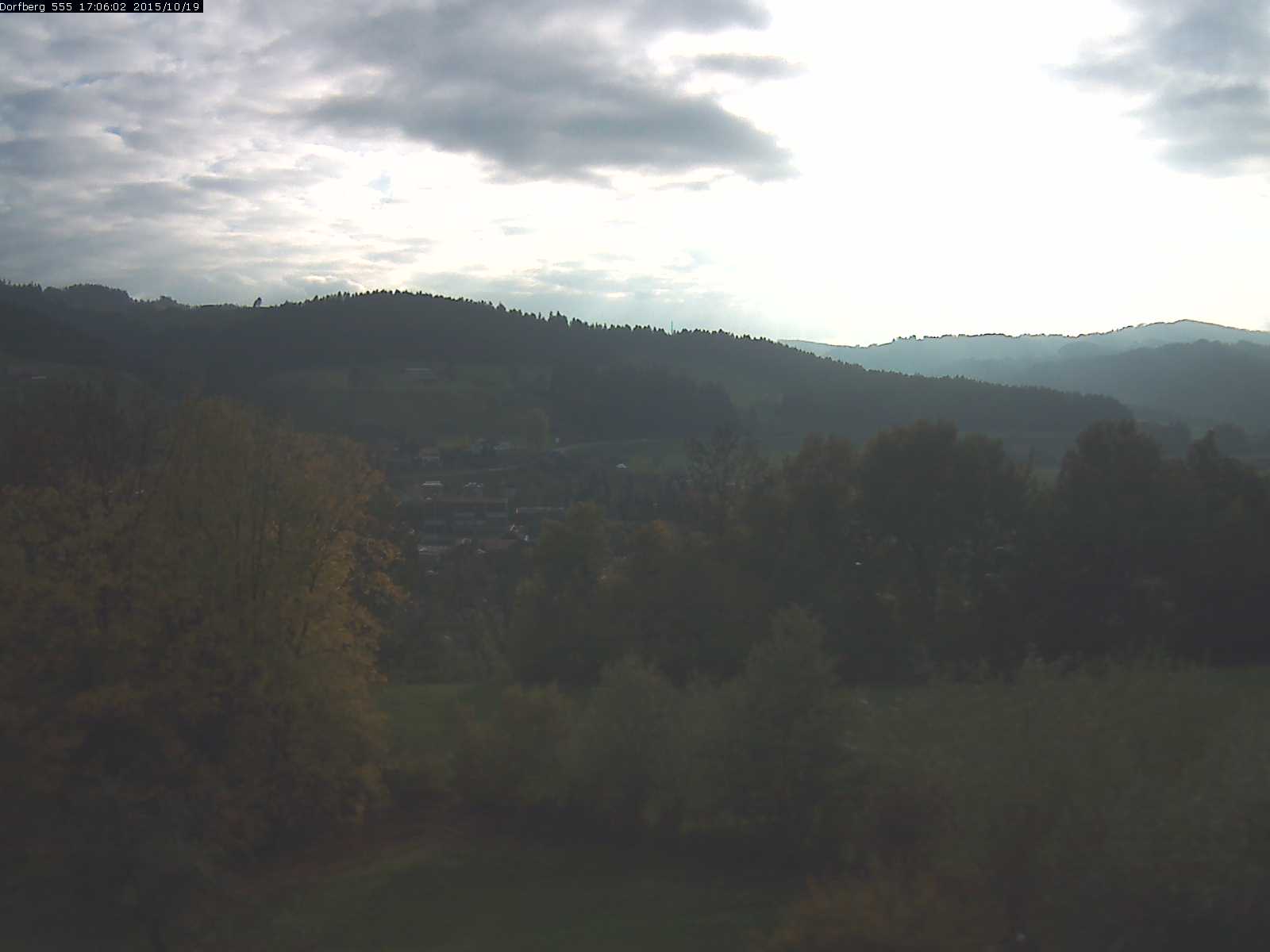 Webcam-Bild: Aussicht vom Dorfberg in Langnau 20151019-170601