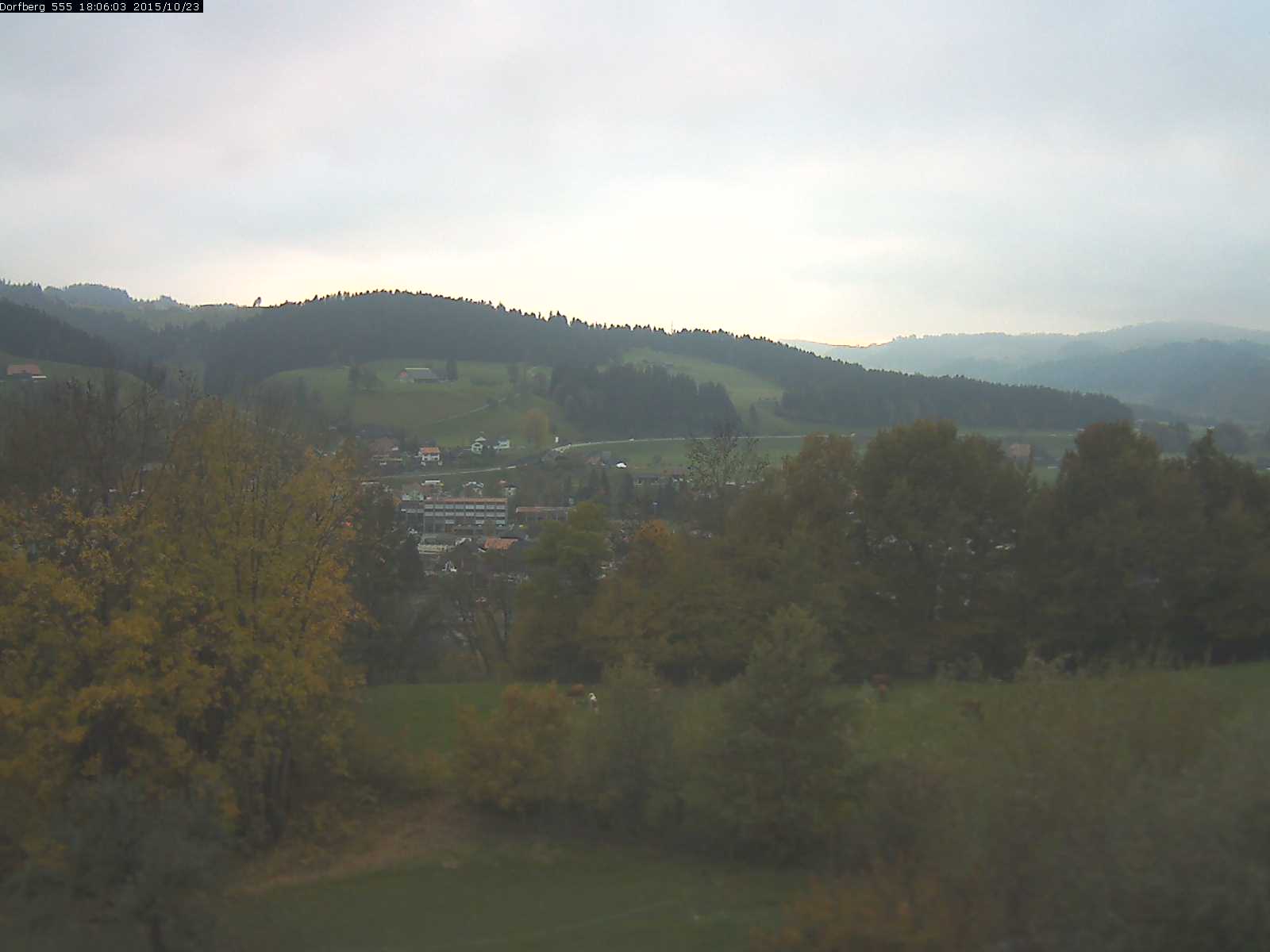Webcam-Bild: Aussicht vom Dorfberg in Langnau 20151023-180601