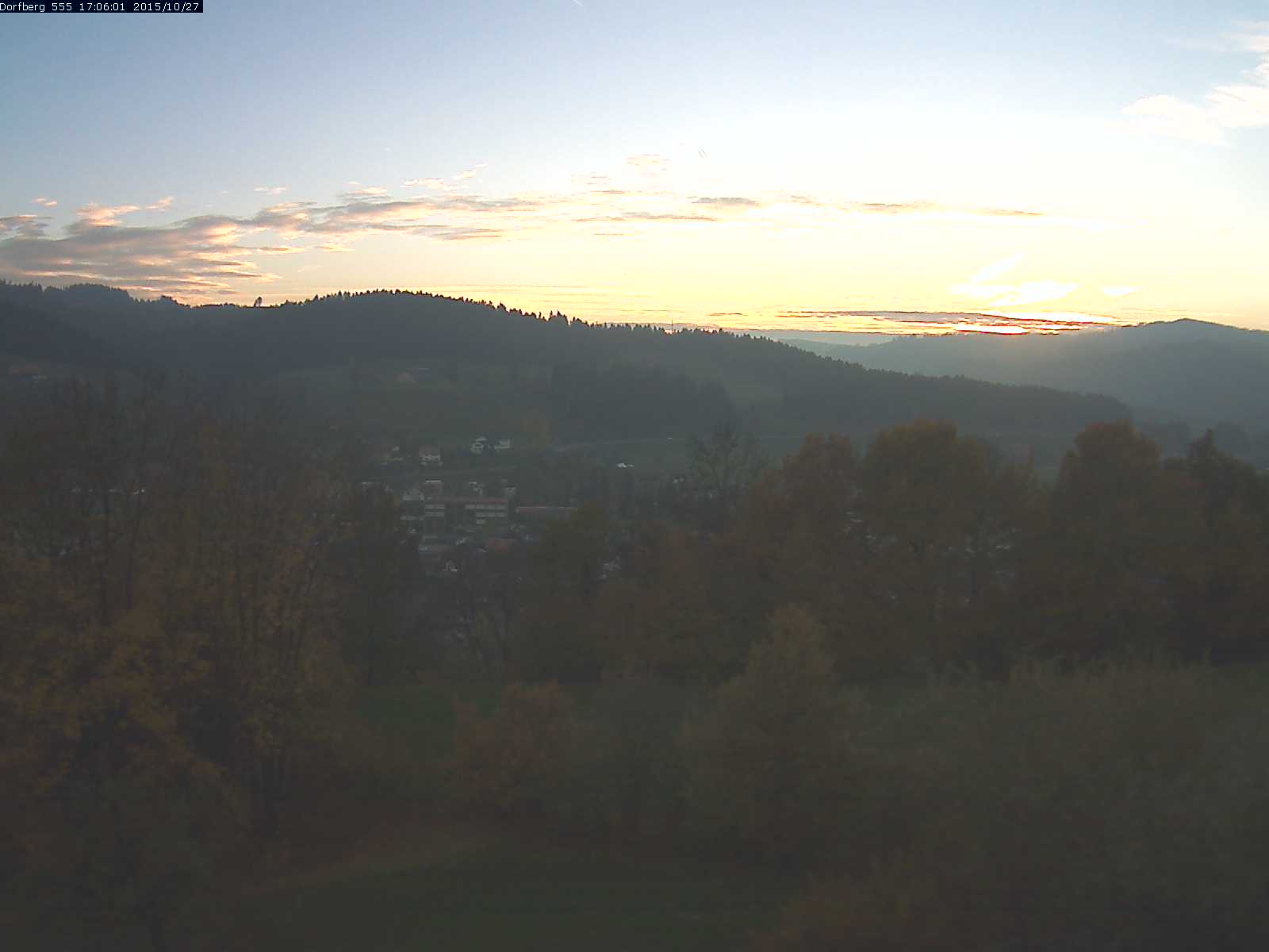 Webcam-Bild: Aussicht vom Dorfberg in Langnau 20151027-170601