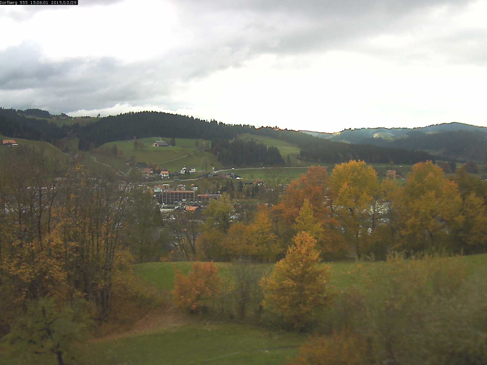 Webcam-Bild: Aussicht vom Dorfberg in Langnau 20151029-150601
