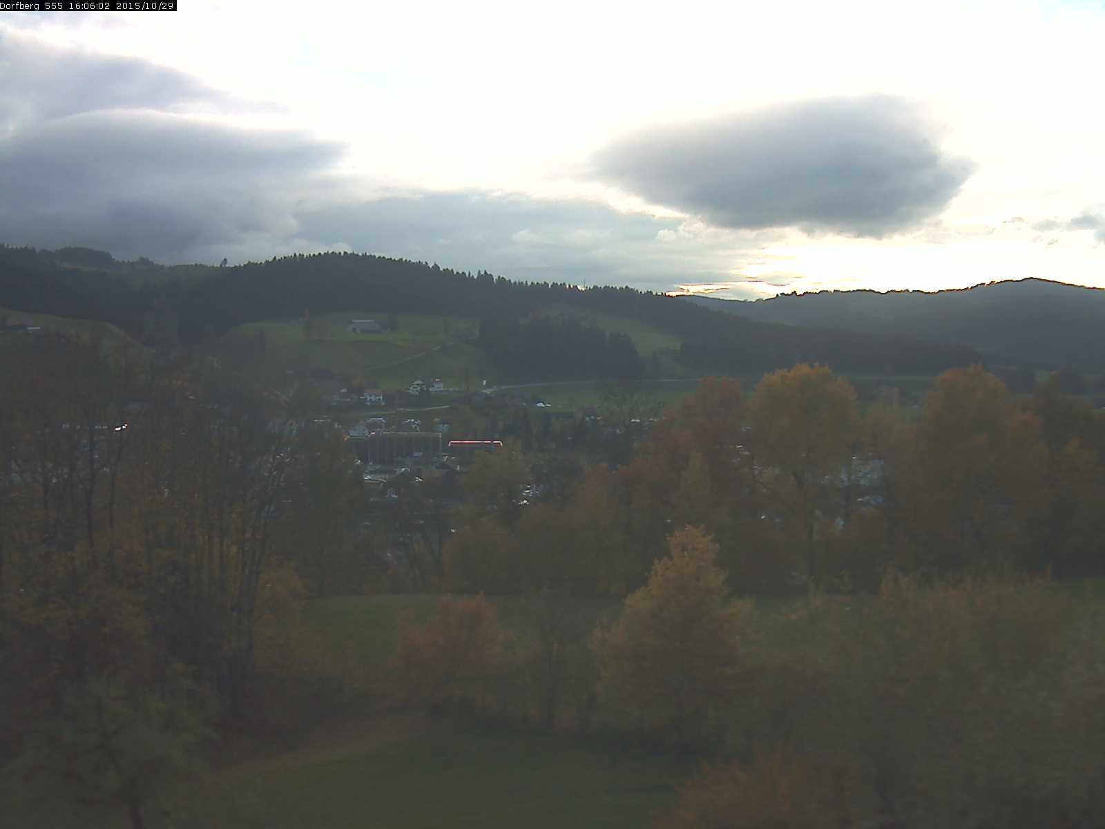 Webcam-Bild: Aussicht vom Dorfberg in Langnau 20151029-160601