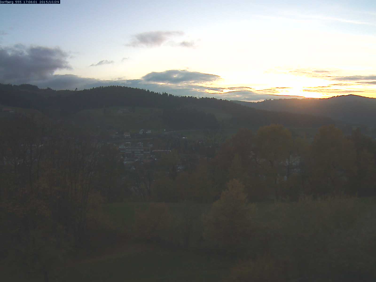 Webcam-Bild: Aussicht vom Dorfberg in Langnau 20151029-170601