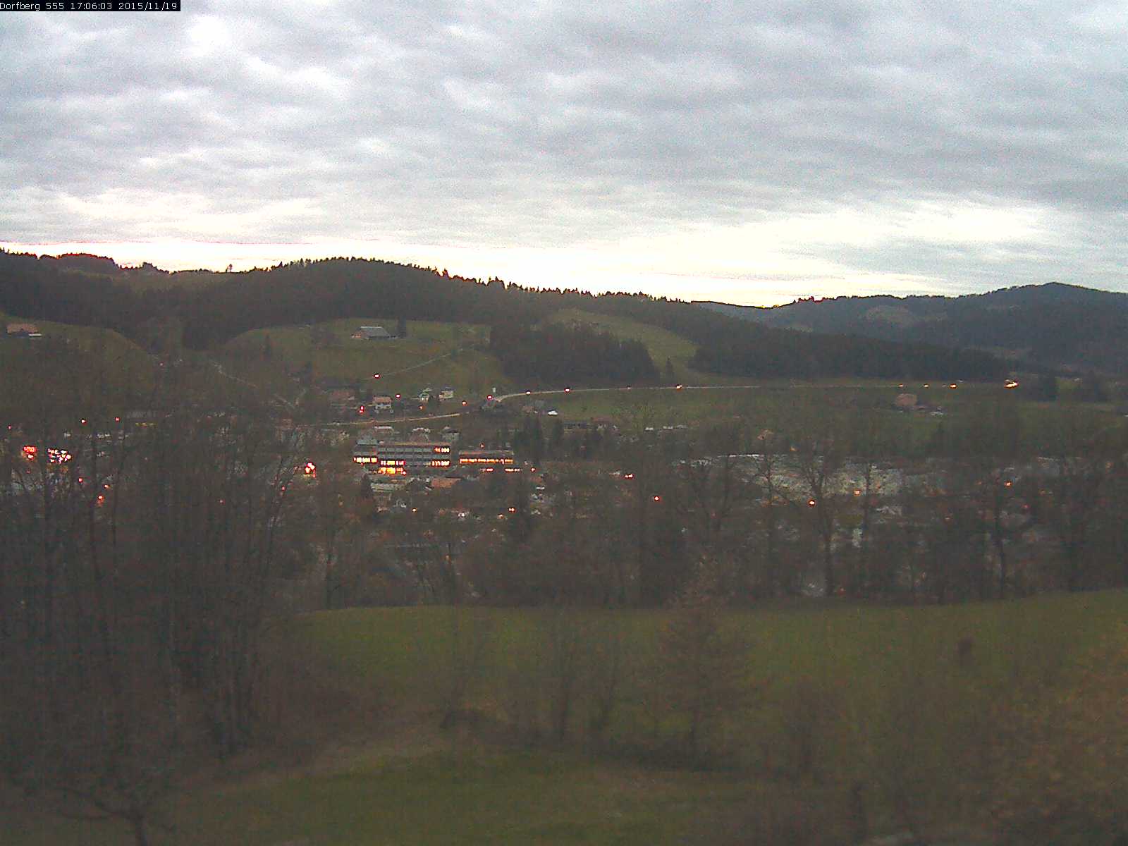 Webcam-Bild: Aussicht vom Dorfberg in Langnau 20151119-170601