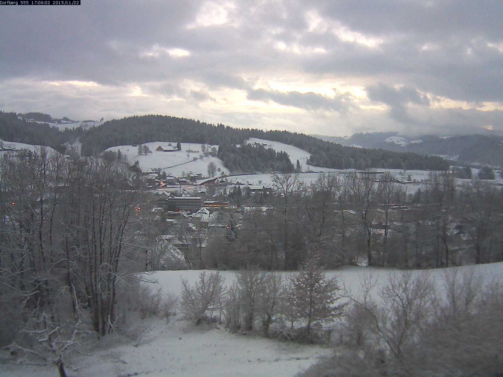 Webcam-Bild: Aussicht vom Dorfberg in Langnau 20151122-170601