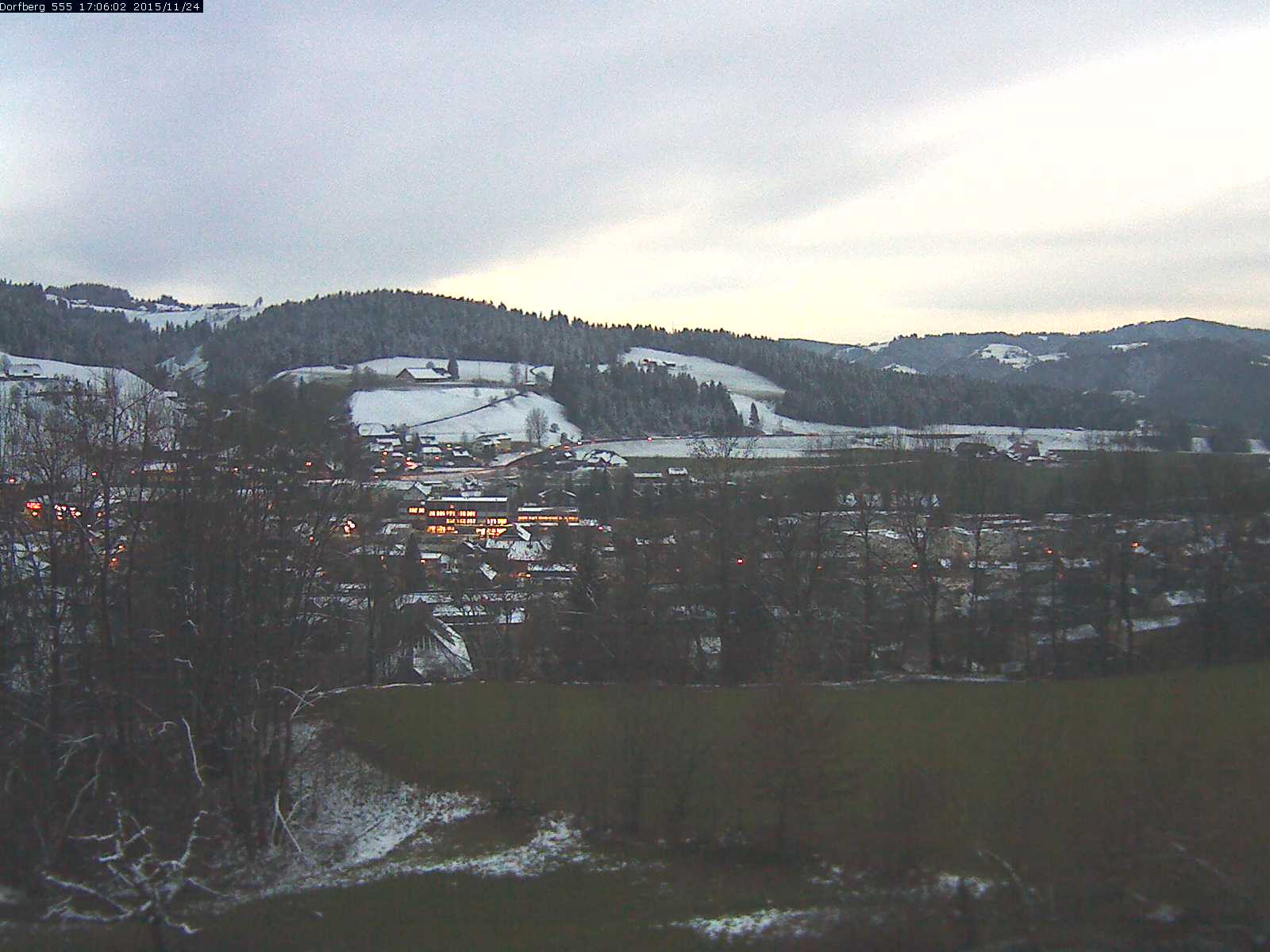 Webcam-Bild: Aussicht vom Dorfberg in Langnau 20151124-170601
