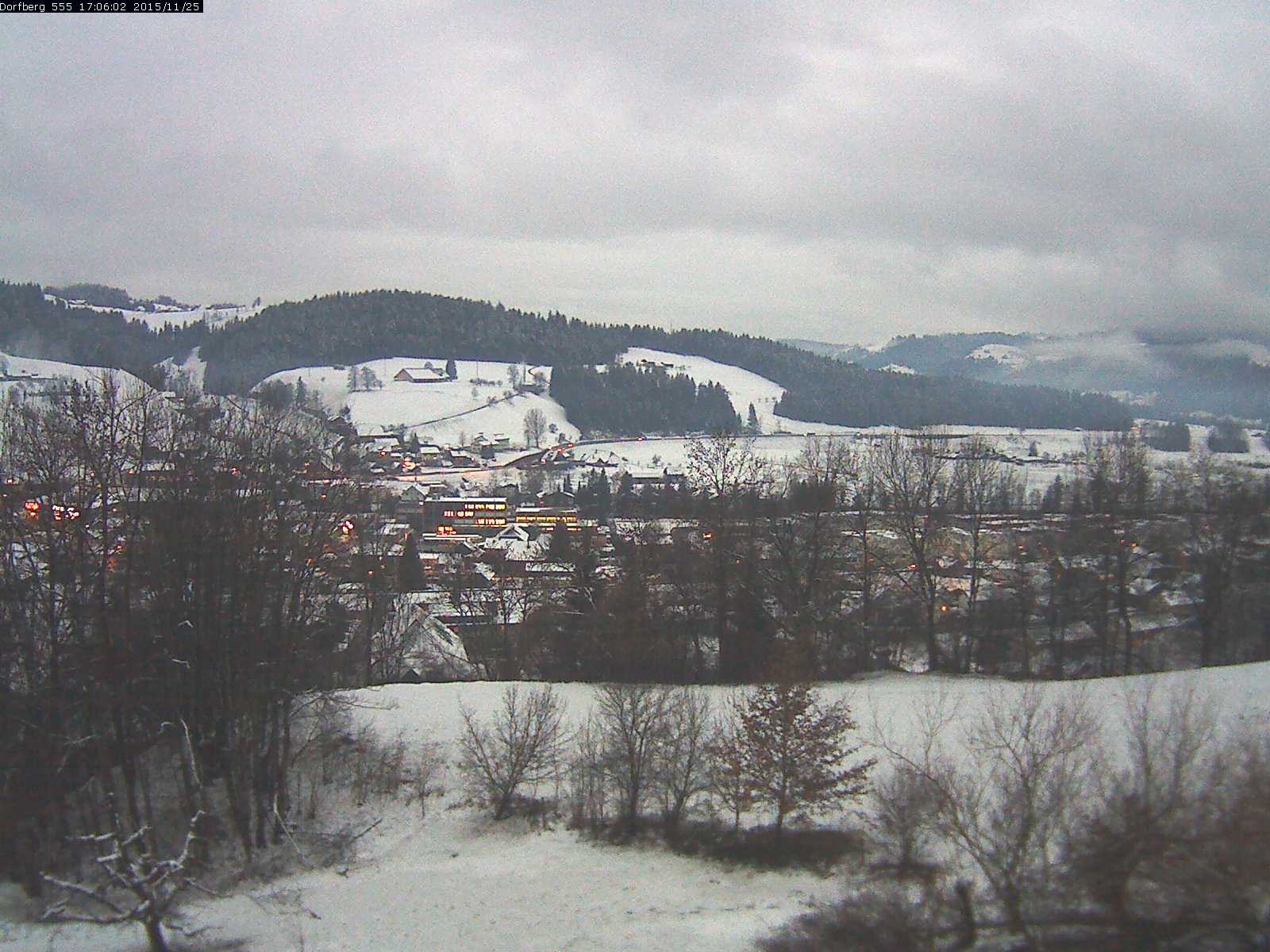 Webcam-Bild: Aussicht vom Dorfberg in Langnau 20151125-170601
