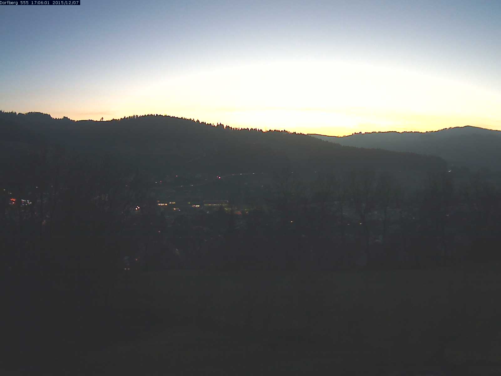 Webcam-Bild: Aussicht vom Dorfberg in Langnau 20151207-170601