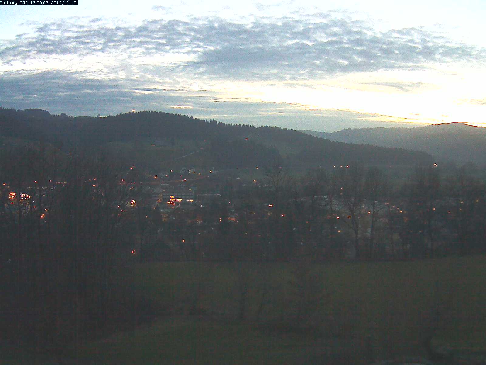 Webcam-Bild: Aussicht vom Dorfberg in Langnau 20151215-170601
