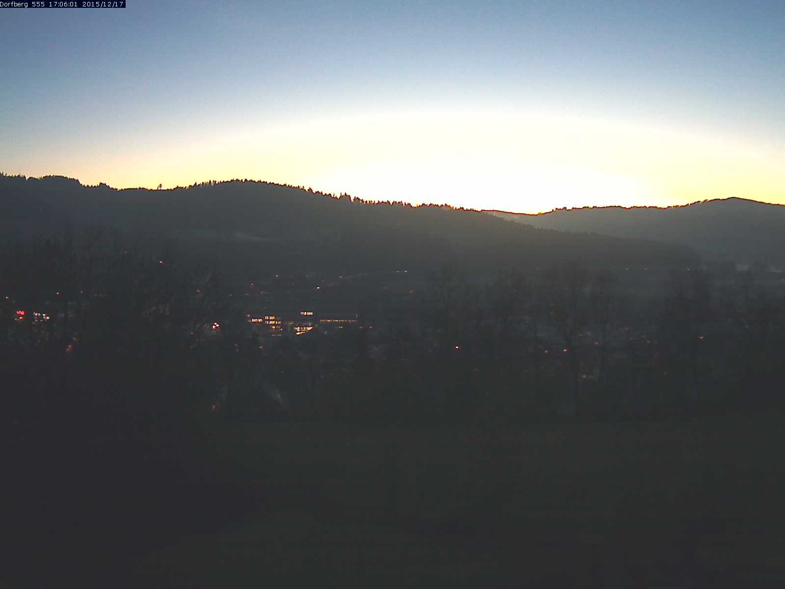 Webcam-Bild: Aussicht vom Dorfberg in Langnau 20151217-170601