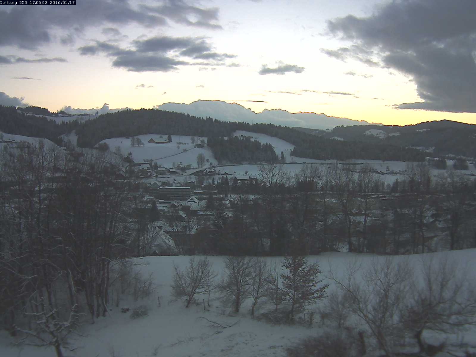 Webcam-Bild: Aussicht vom Dorfberg in Langnau 20160117-170601