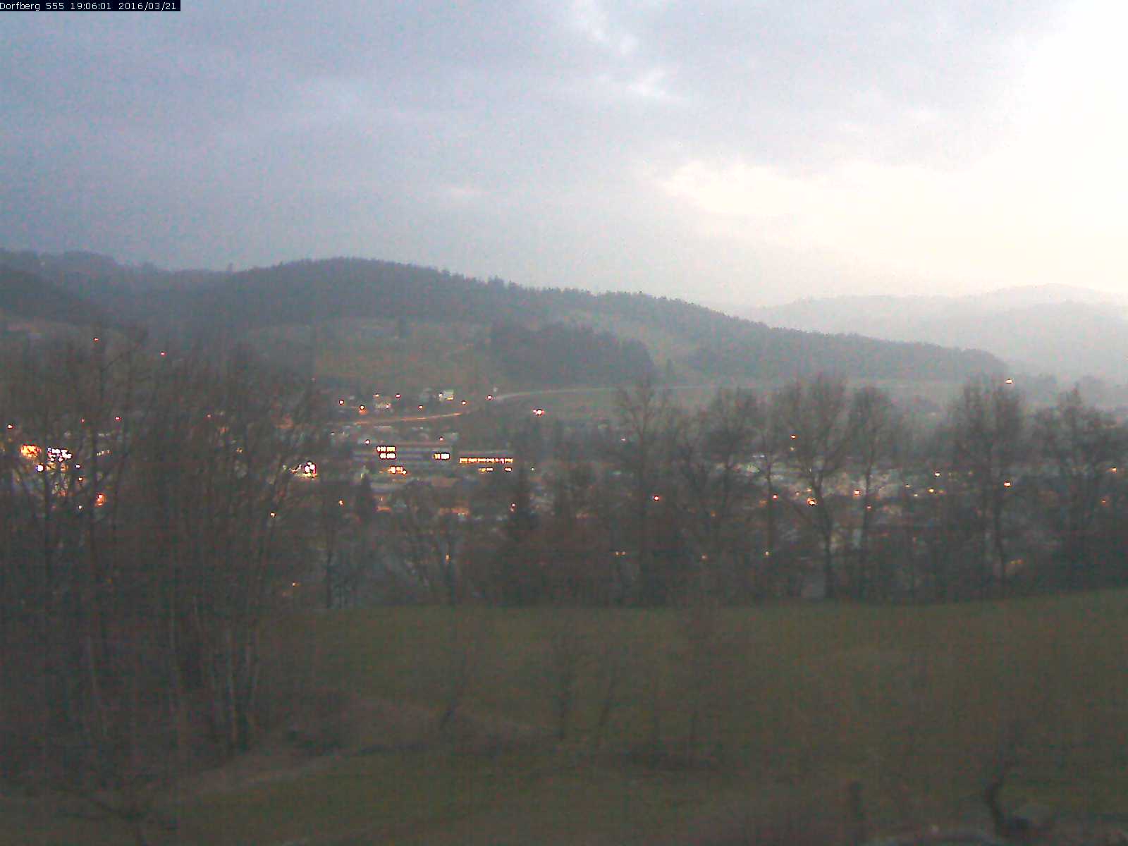 Webcam-Bild: Aussicht vom Dorfberg in Langnau 20160321-190601