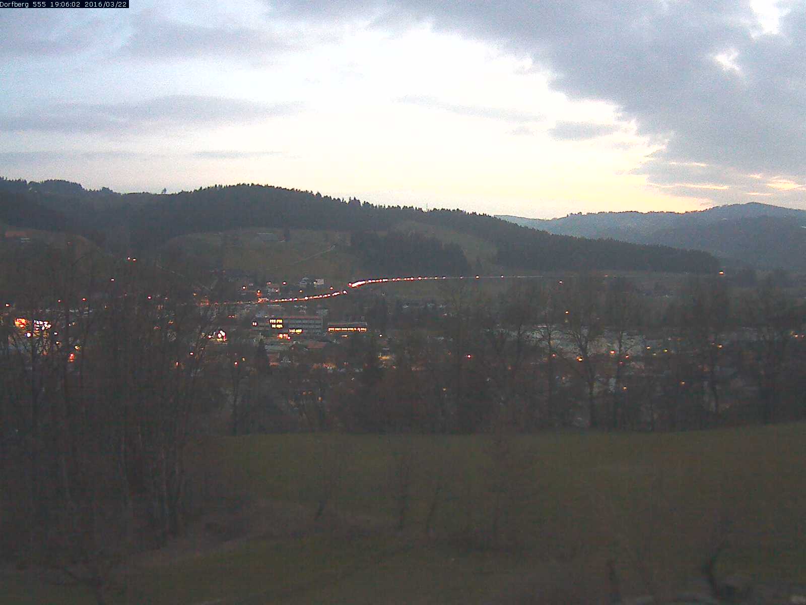 Webcam-Bild: Aussicht vom Dorfberg in Langnau 20160322-190601