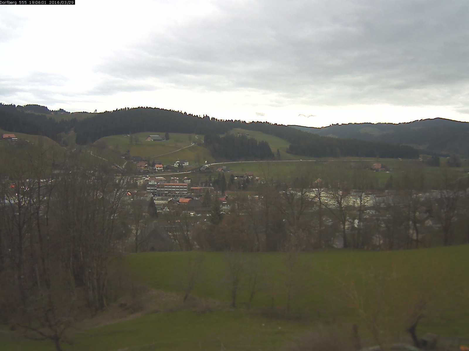 Webcam-Bild: Aussicht vom Dorfberg in Langnau 20160329-190601