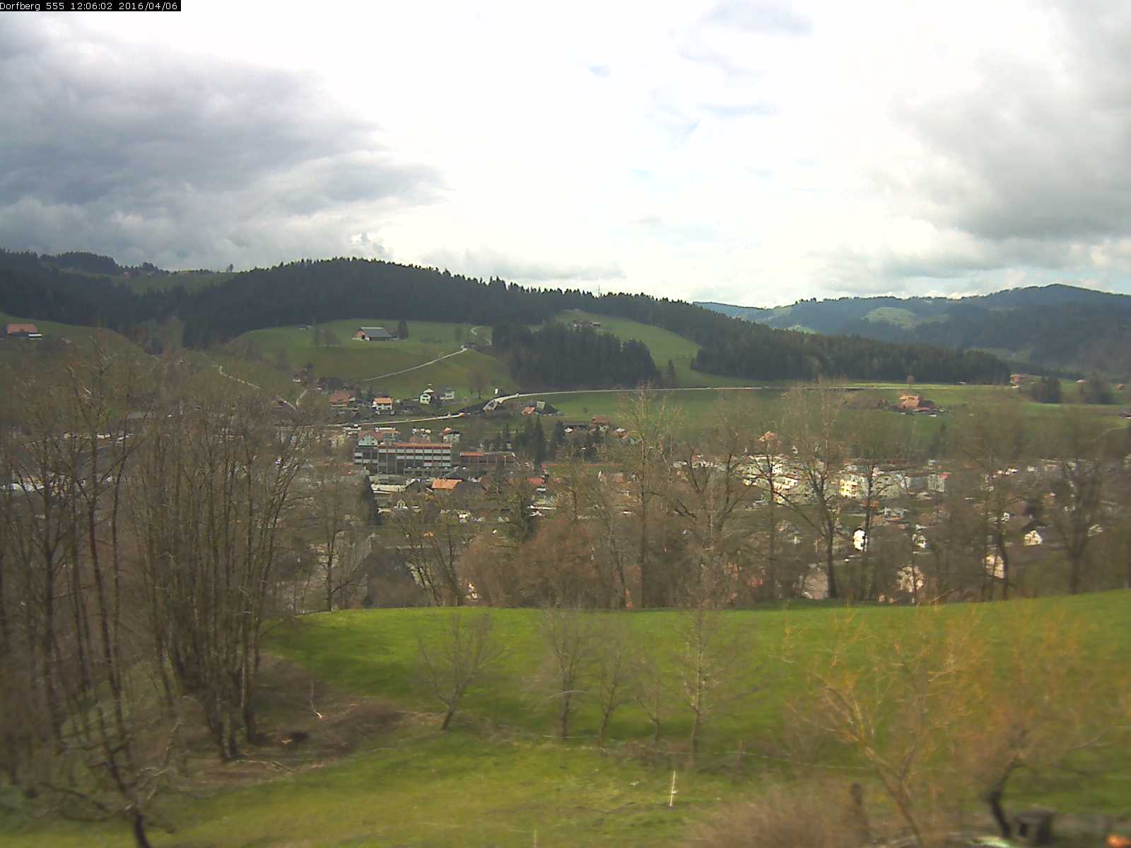 Webcam-Bild: Aussicht vom Dorfberg in Langnau 20160406-120601