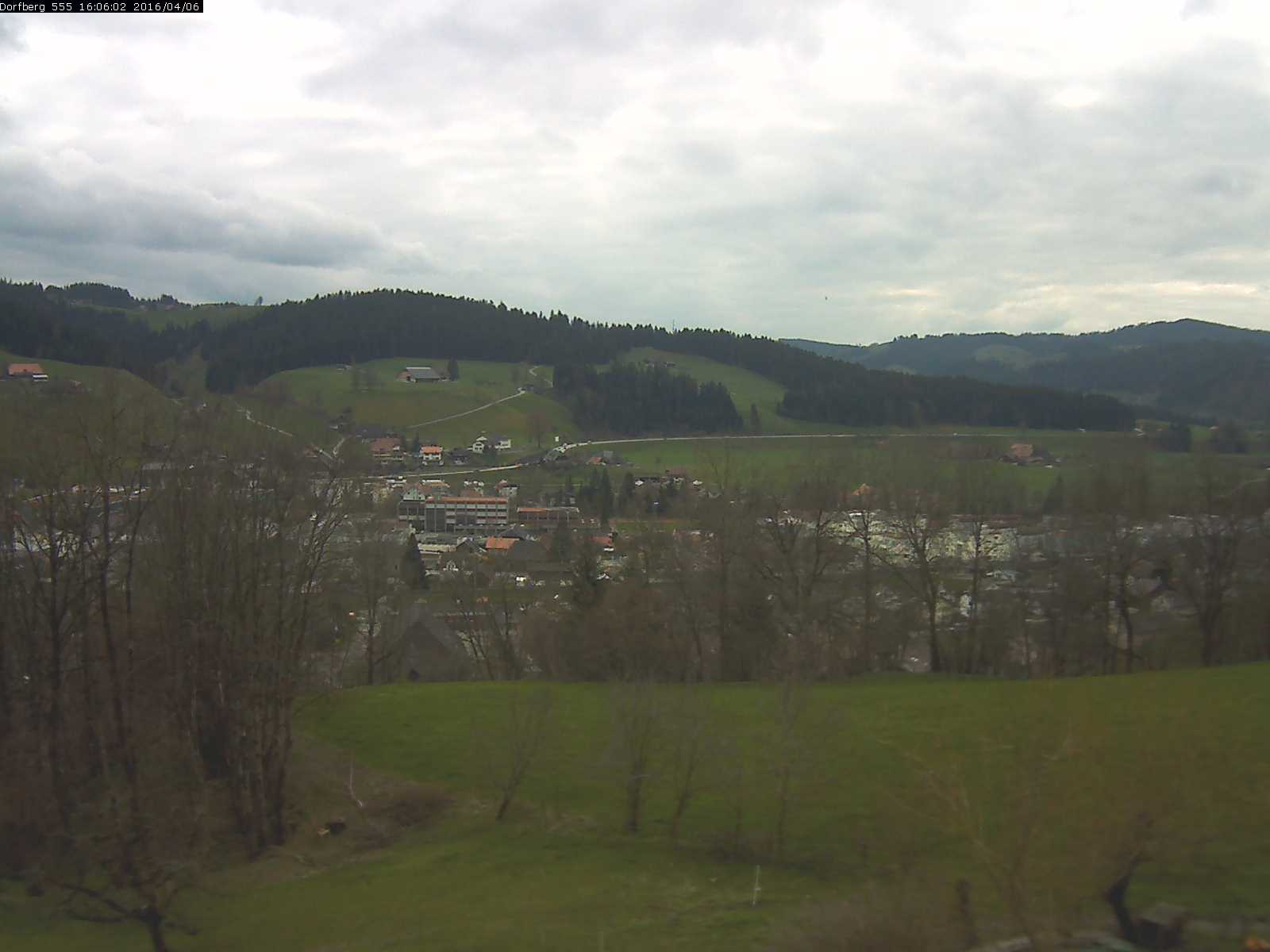 Webcam-Bild: Aussicht vom Dorfberg in Langnau 20160406-160602