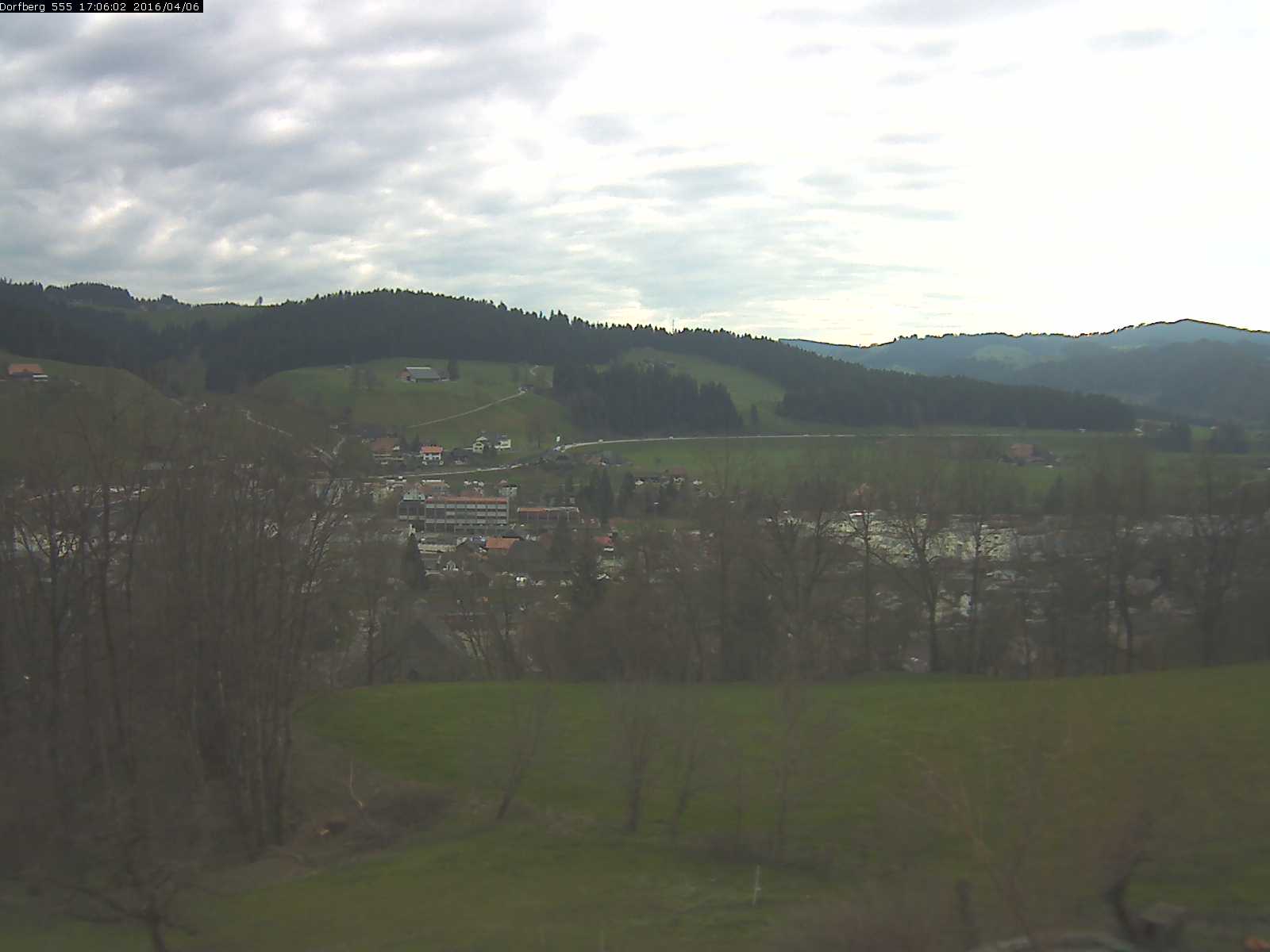 Webcam-Bild: Aussicht vom Dorfberg in Langnau 20160406-170601
